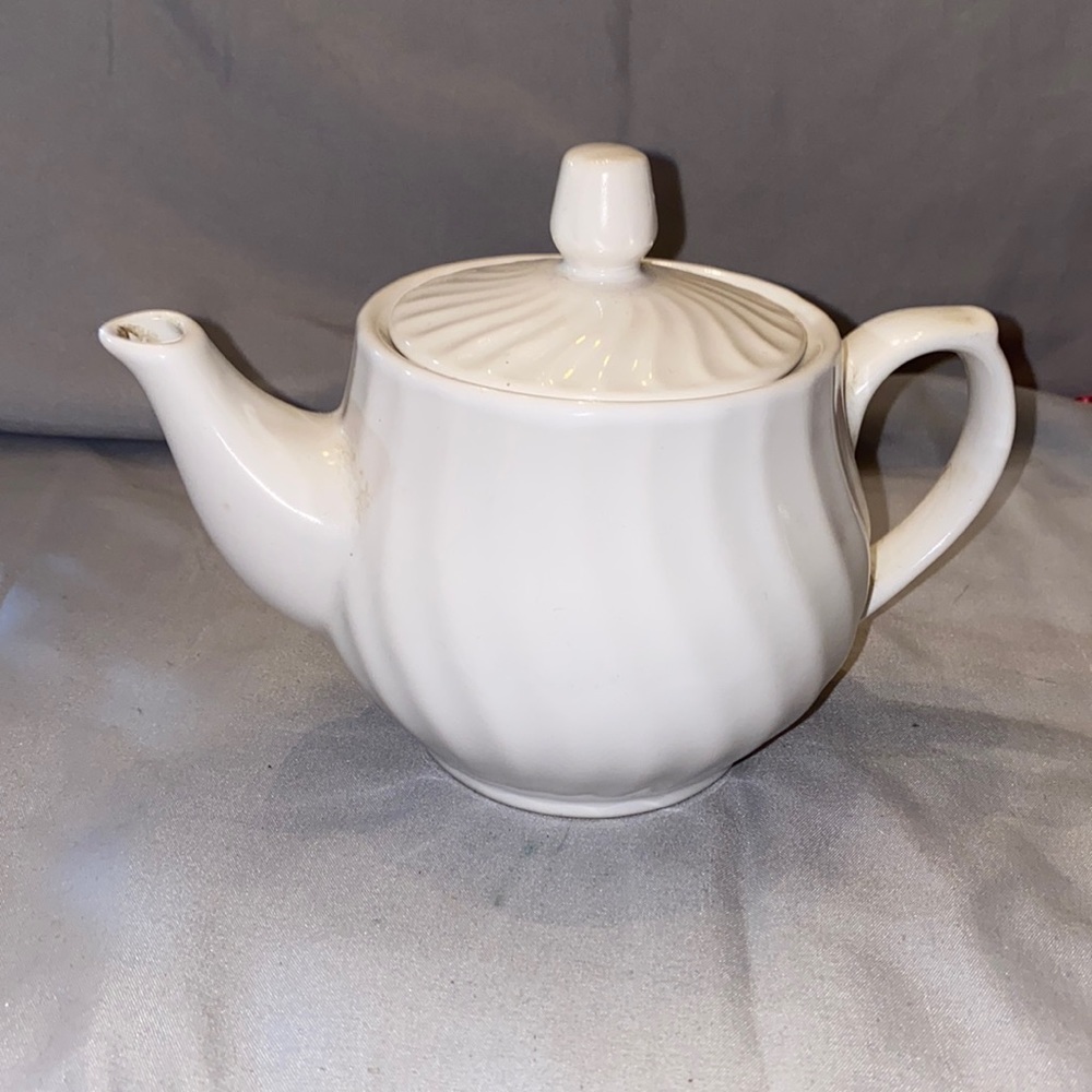 Bx47 Royal Norfolk white teapot - Picture 1 of 5
